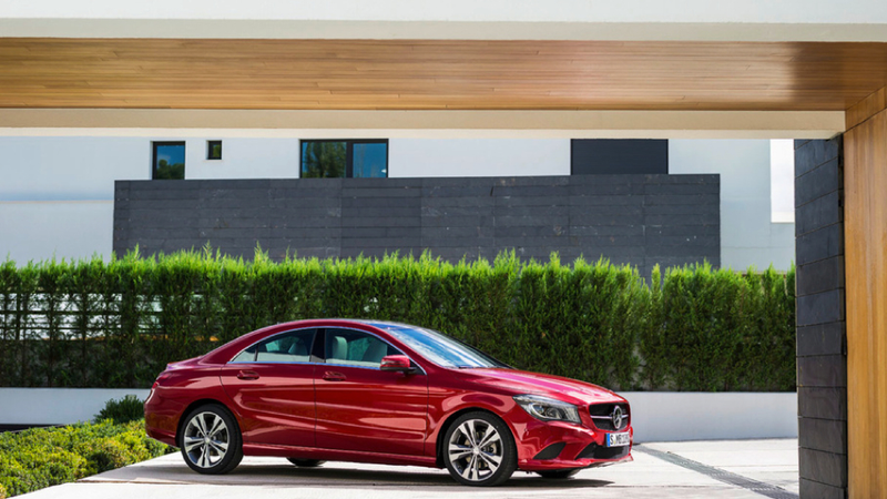 Illustration for article titled Just How Massive Are New Cars Compared To 20-Year-Old Ones?
